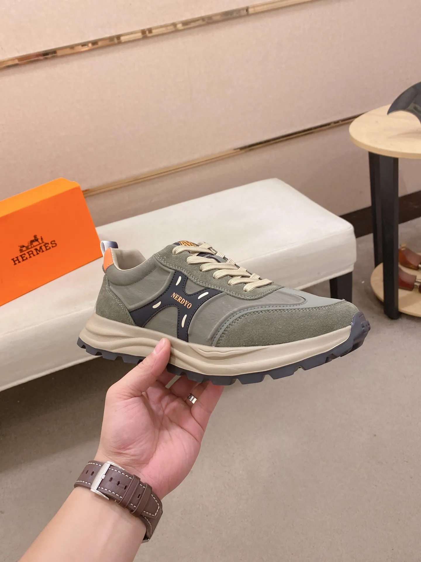 Men's clothing and shoes💰: 440💰《HERMES》【Classic Original Version】Hermès; Top 🔝 Purchasing Agency 🔍🔍Latest 🇺🇸Sold simultaneously at counters, original imported from Italy ▲▲ suede cowhide Equipped with breathable mesh ▲▲Exquisite workmanship (breathable mesh imported from Italy) sole: original sole provided by the original factory, ⚠️exclusive double-layer activity·TPR·rubber·combined molded outsole; Code number: 38-44